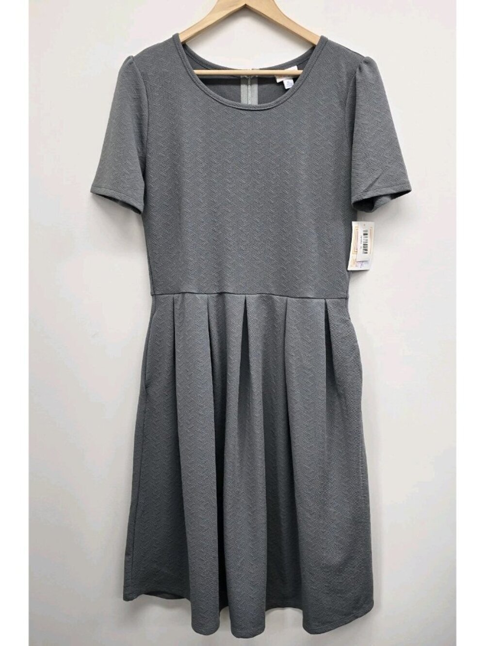 NWT LuLaRoe Amelia Dress XL Pleated Zip Back Stretch Pockets Textured Solid